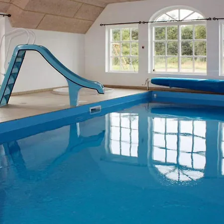 Luxury Pool House Retreat - By Traum Holiday home *